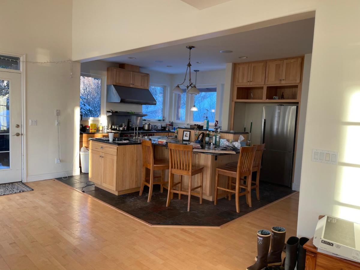 Frenchy'S Adventure Bed And Breakfast Anchorage Luaran gambar