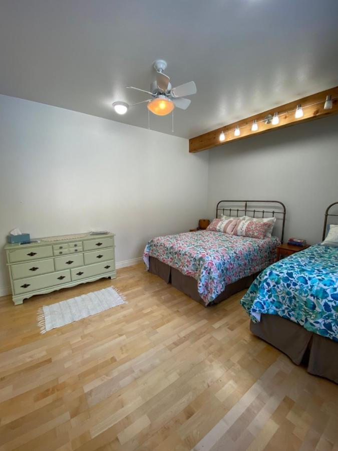Frenchy'S Adventure Bed And Breakfast Anchorage Bilik gambar